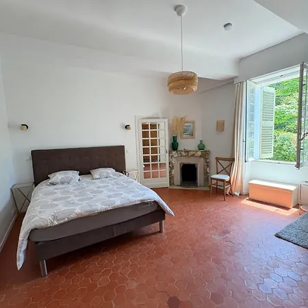 לינה וארוחת בוקר Domaine Du Castellas Saint-Raphaël