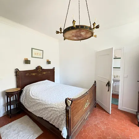 Domaine Du Castellas Bed and Breakfast