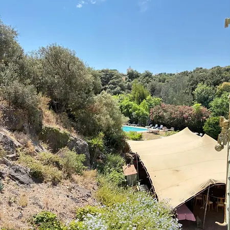 Domaine Du Castellas לינה וארוחת בוקר